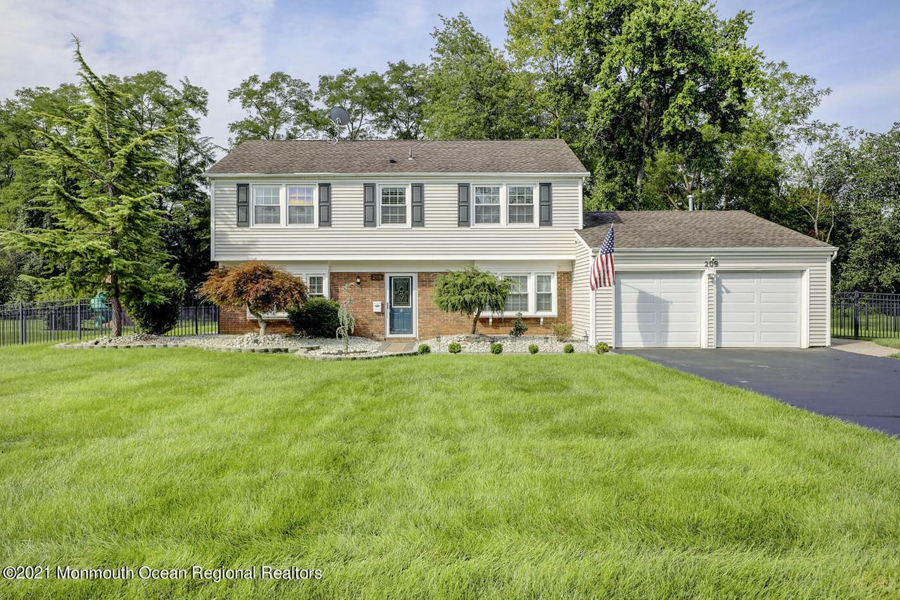 209 Ticonderoga Boulevard - Photo 1