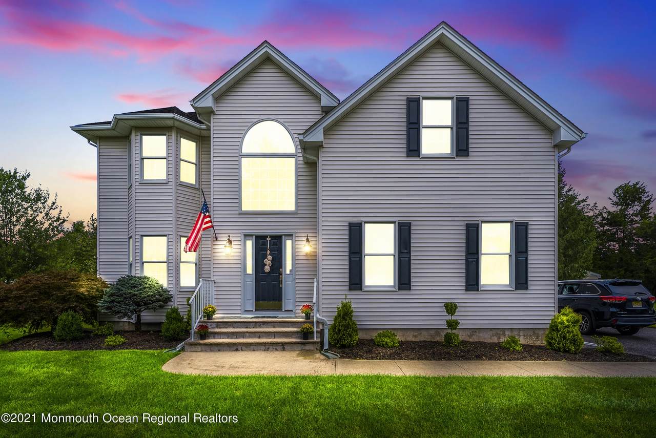 52 Woodview Drive - Photo 1