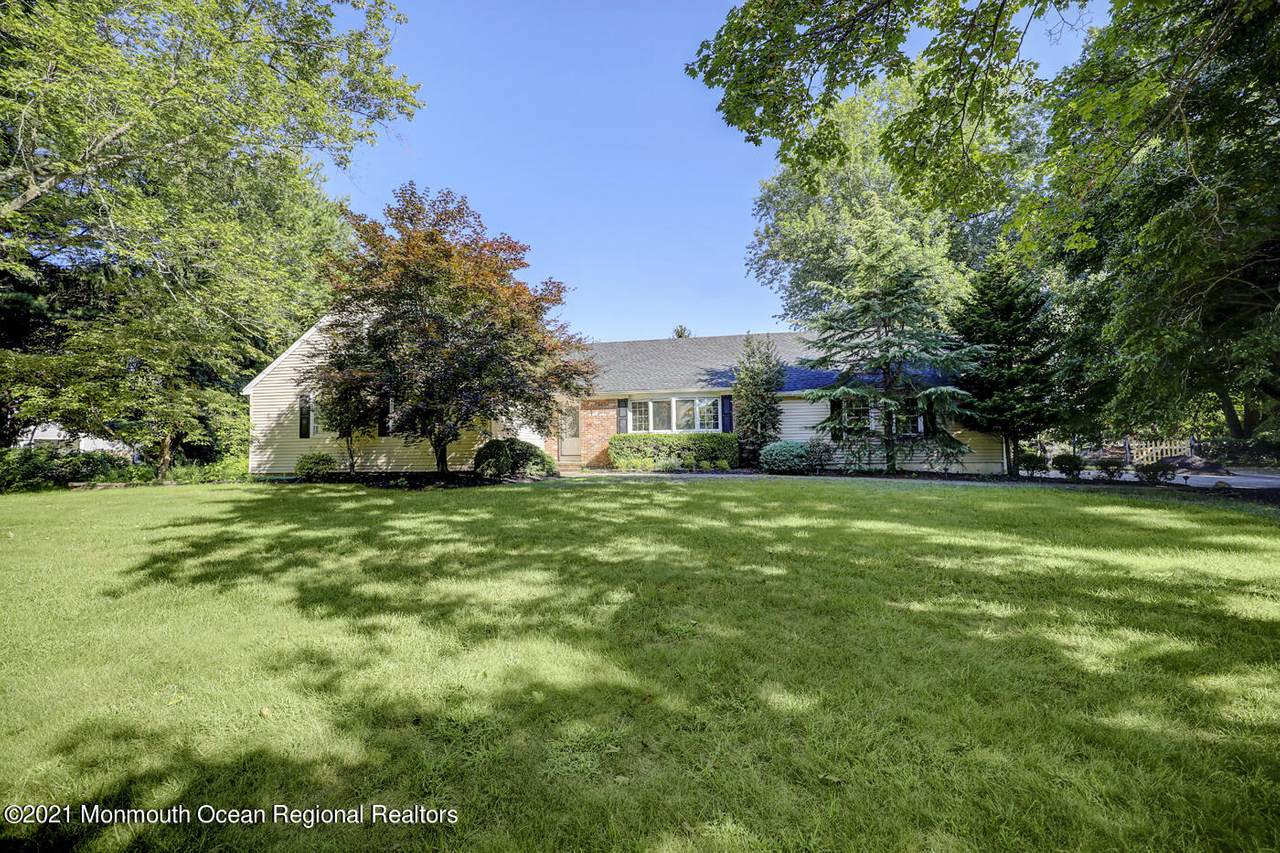8 Colonial Terrace - Photo 1