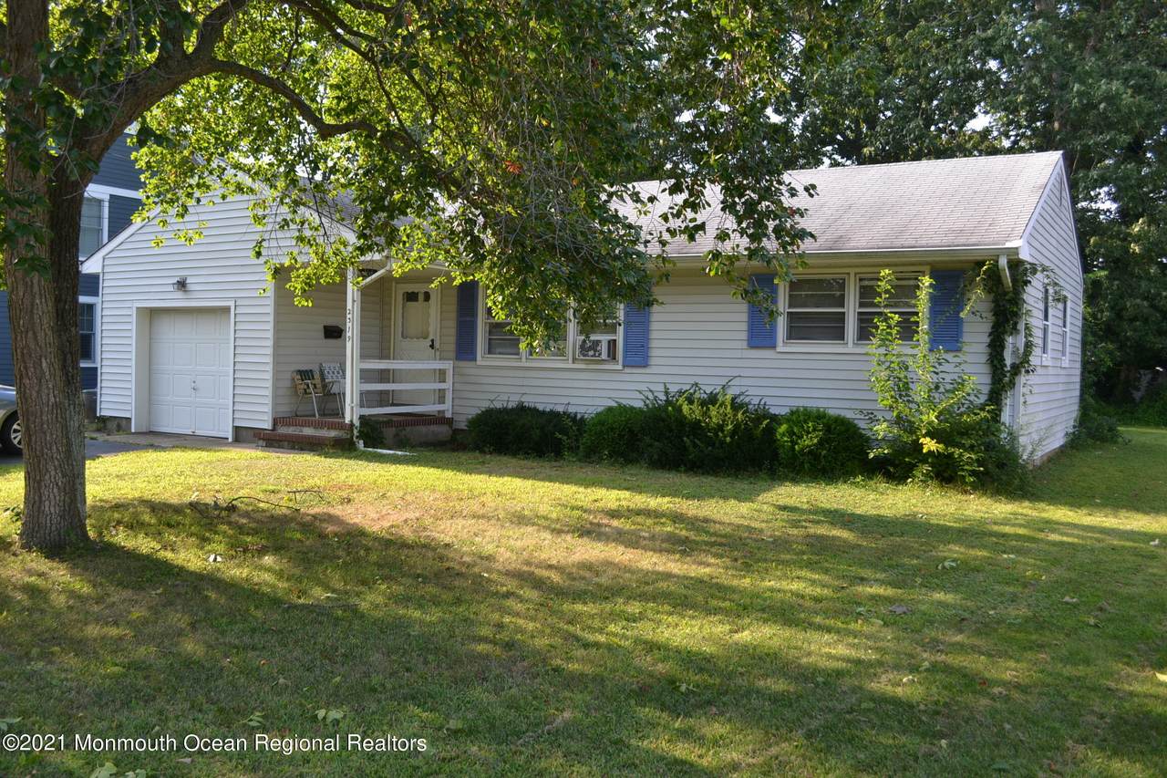 2319 Bennett Avenue - Photo 1