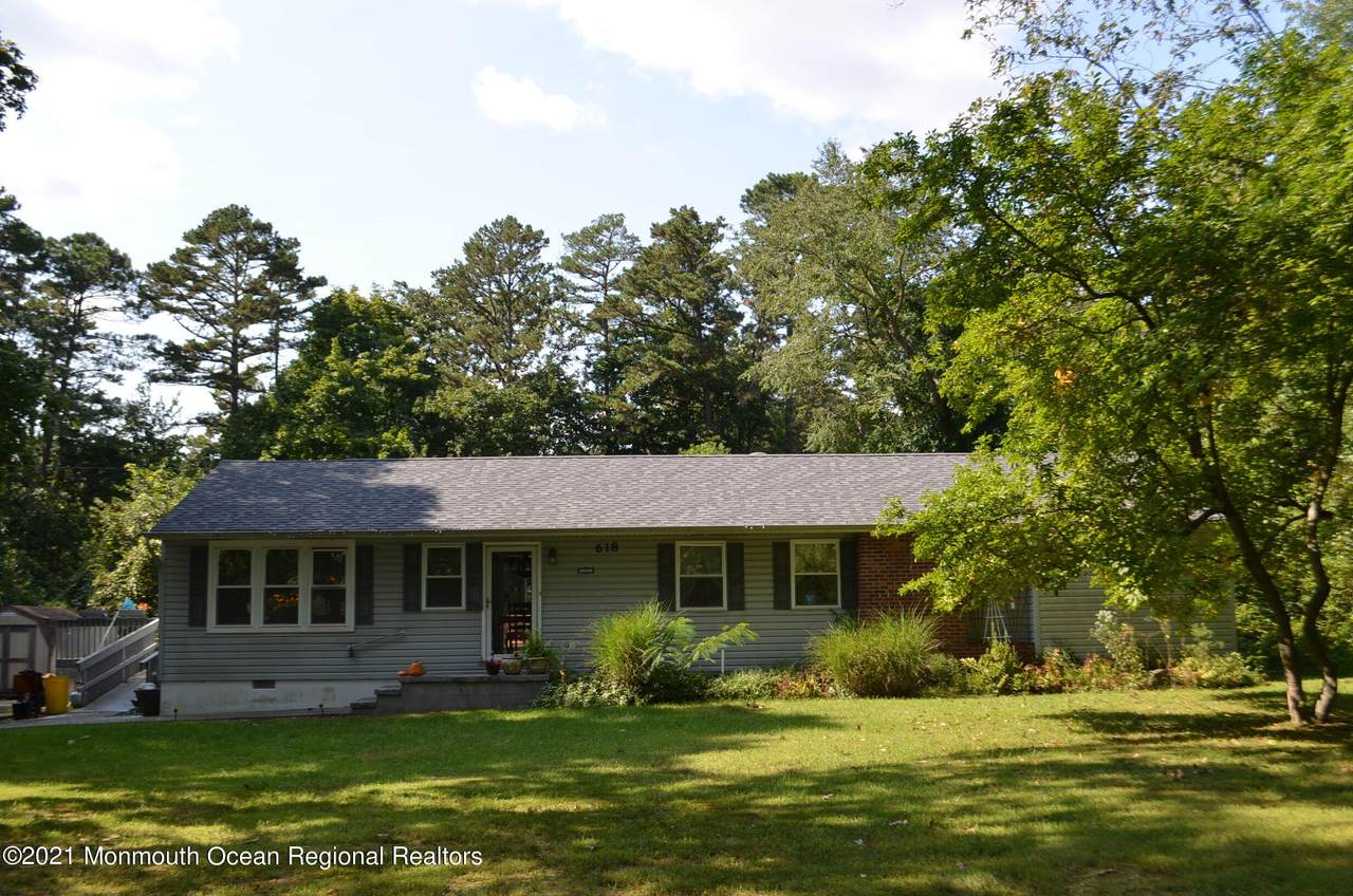 618 Oak Leaf Street - Photo 1