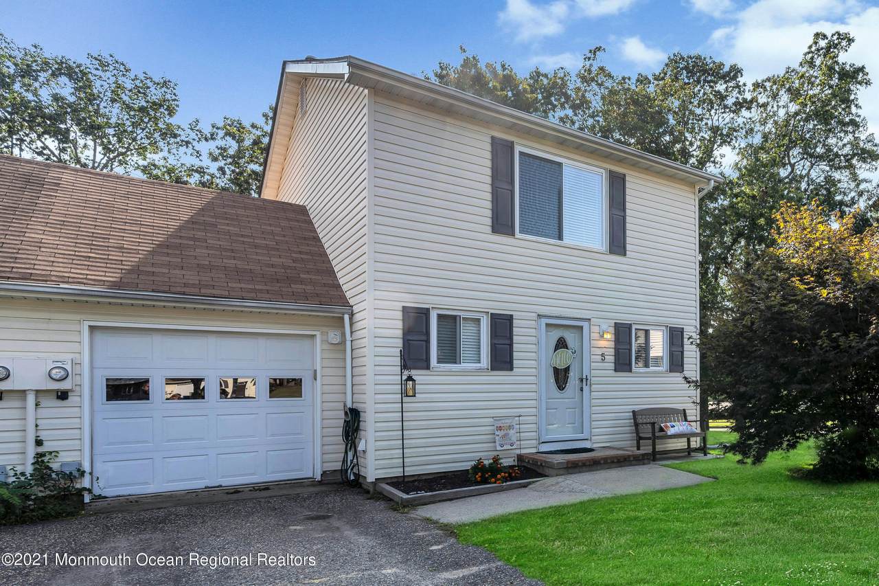 5 Desiree Court - Photo 1