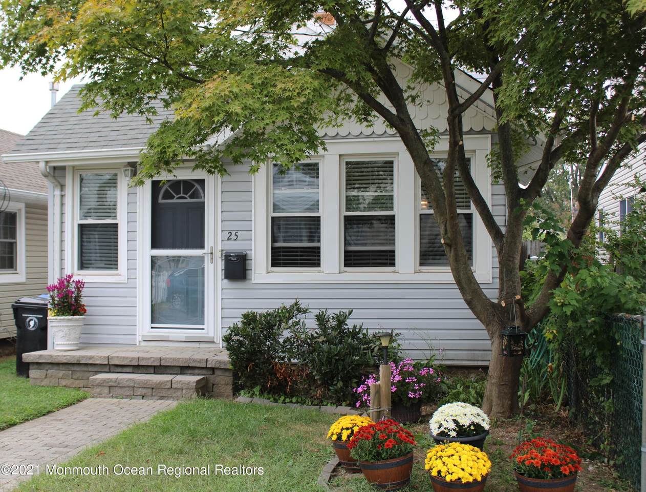 25 Essex Street - Photo 1