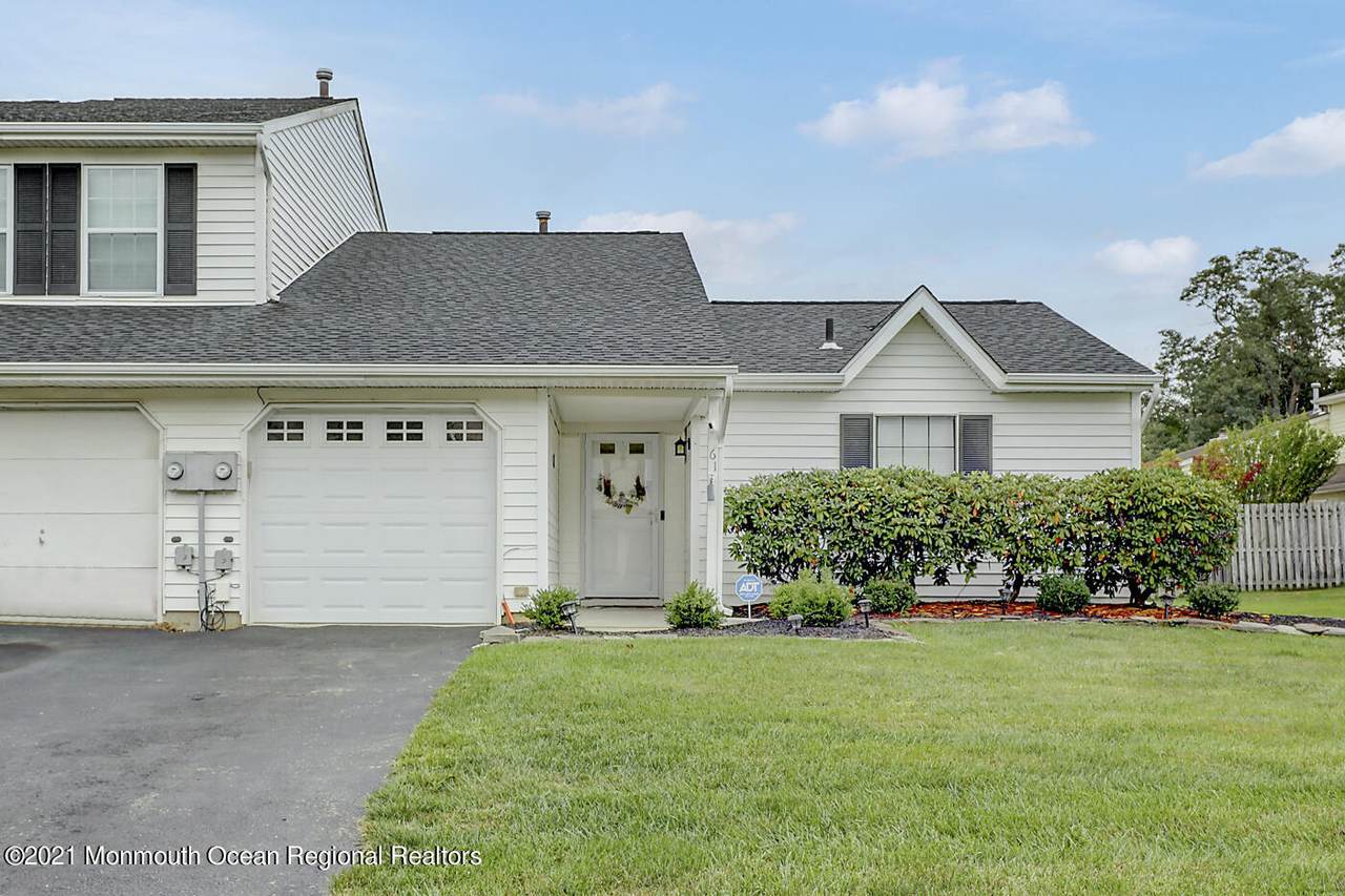61 Harbor Circle - Photo 1