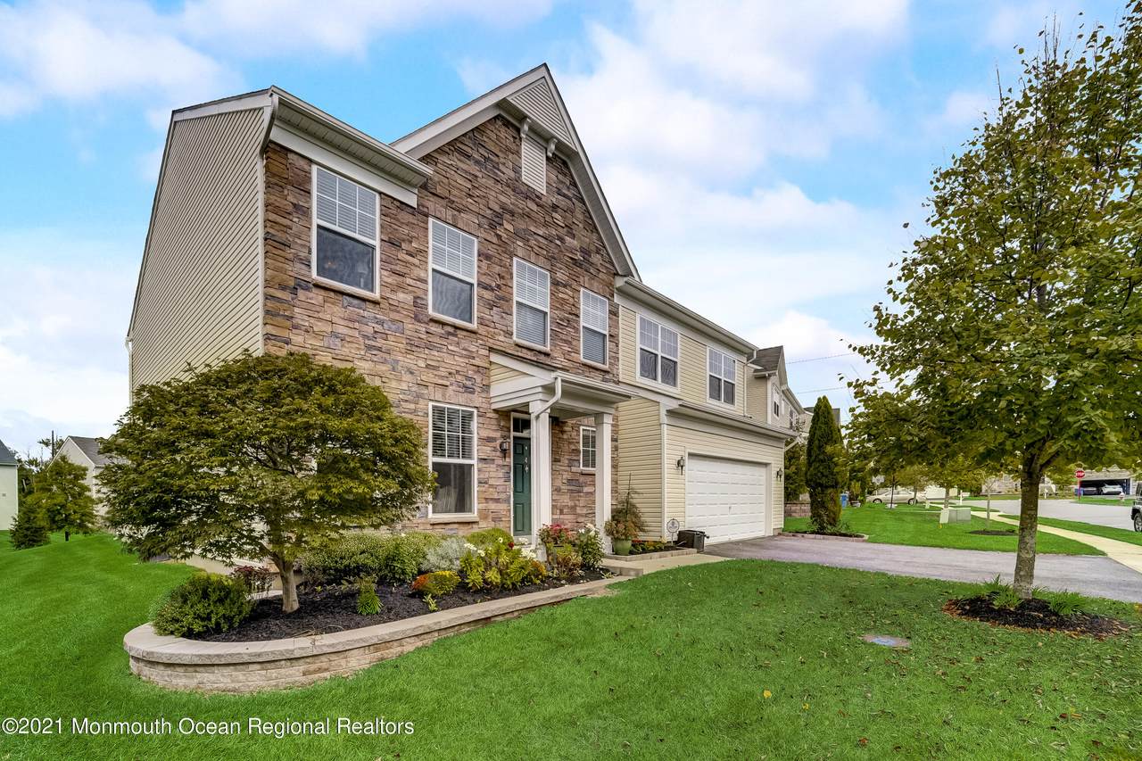 4 Flagstone Drive - Photo 1