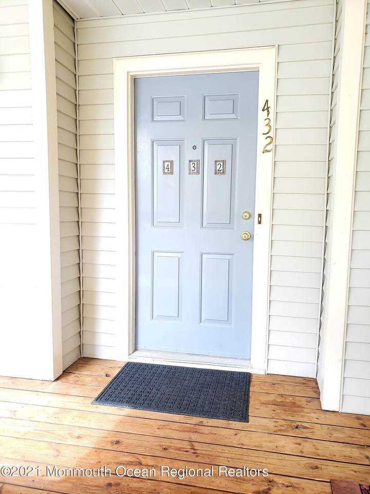 432 Winterberry Court - Photo 1