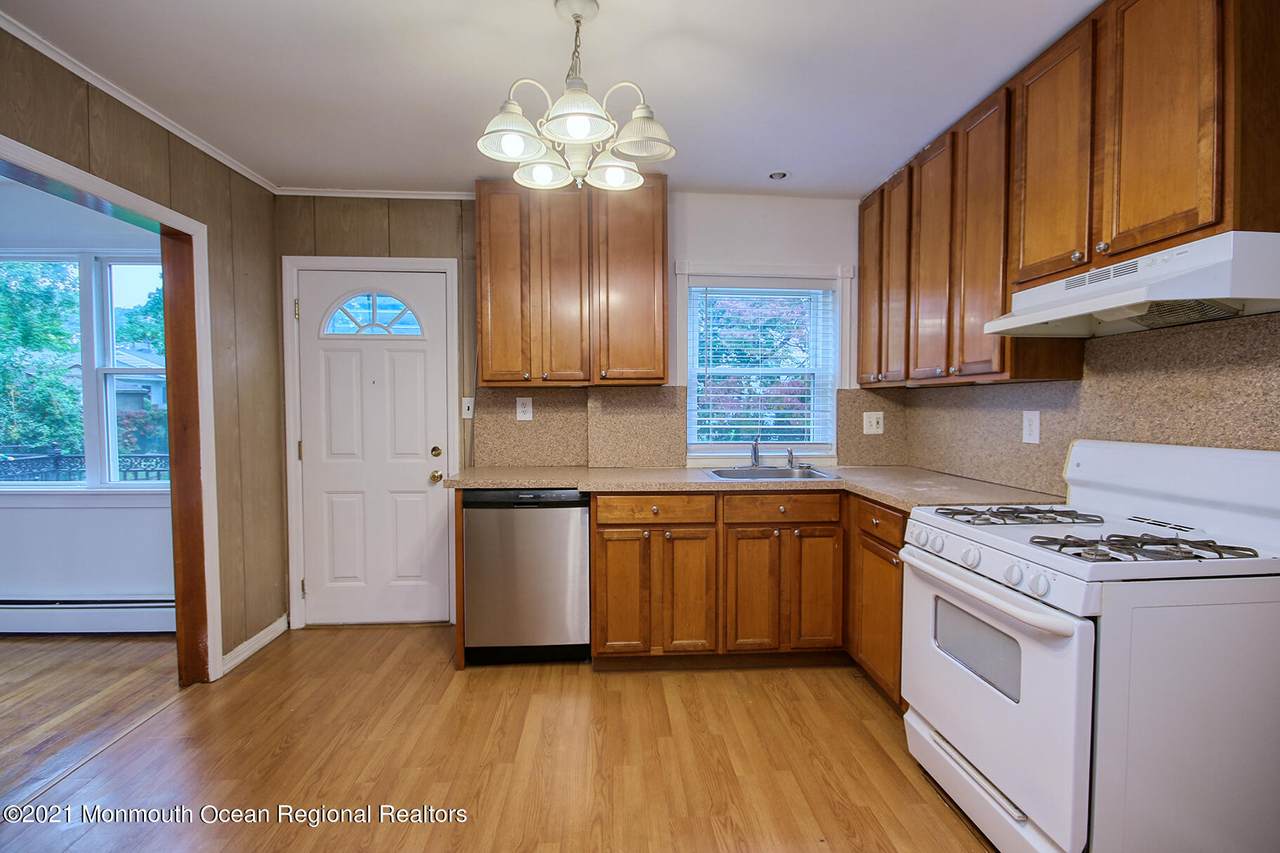 550 Cedar Avenue - Photo 1