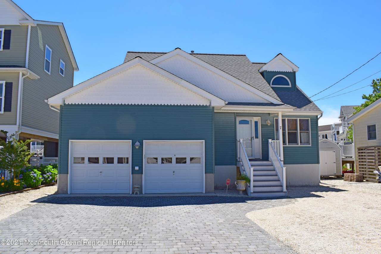 7 Nancy Drive - Photo 1