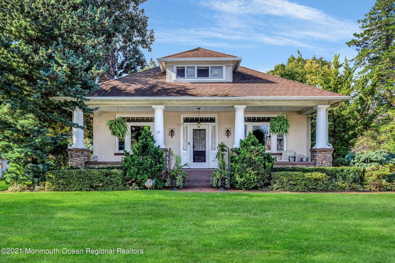 25 Memorial Parkway - Photo 1