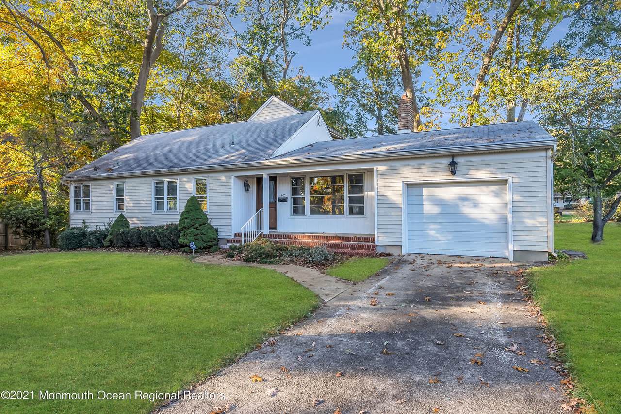 403 Lawrence Avenue - Photo 1