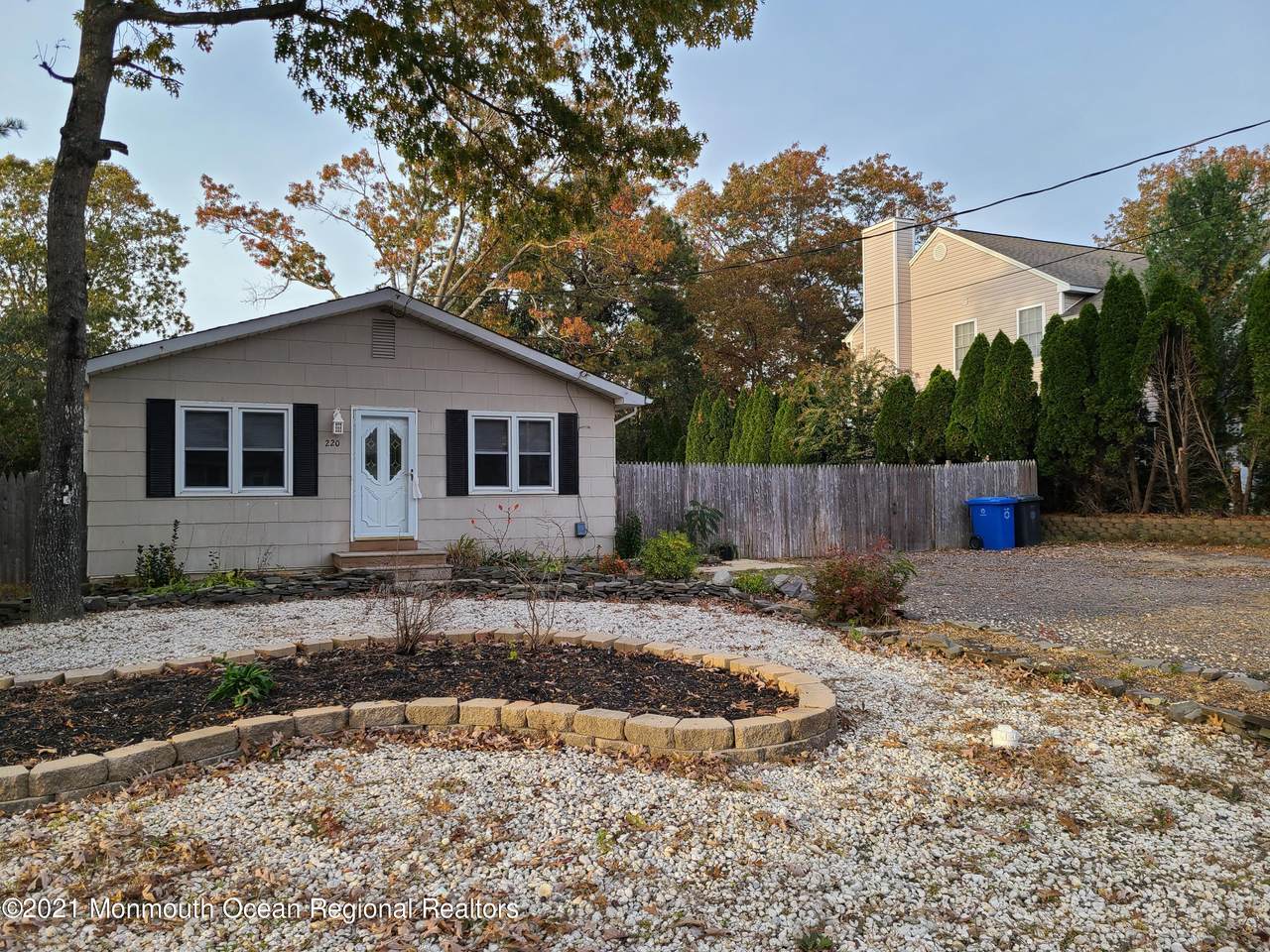 220 Yeoman Road - Photo 1