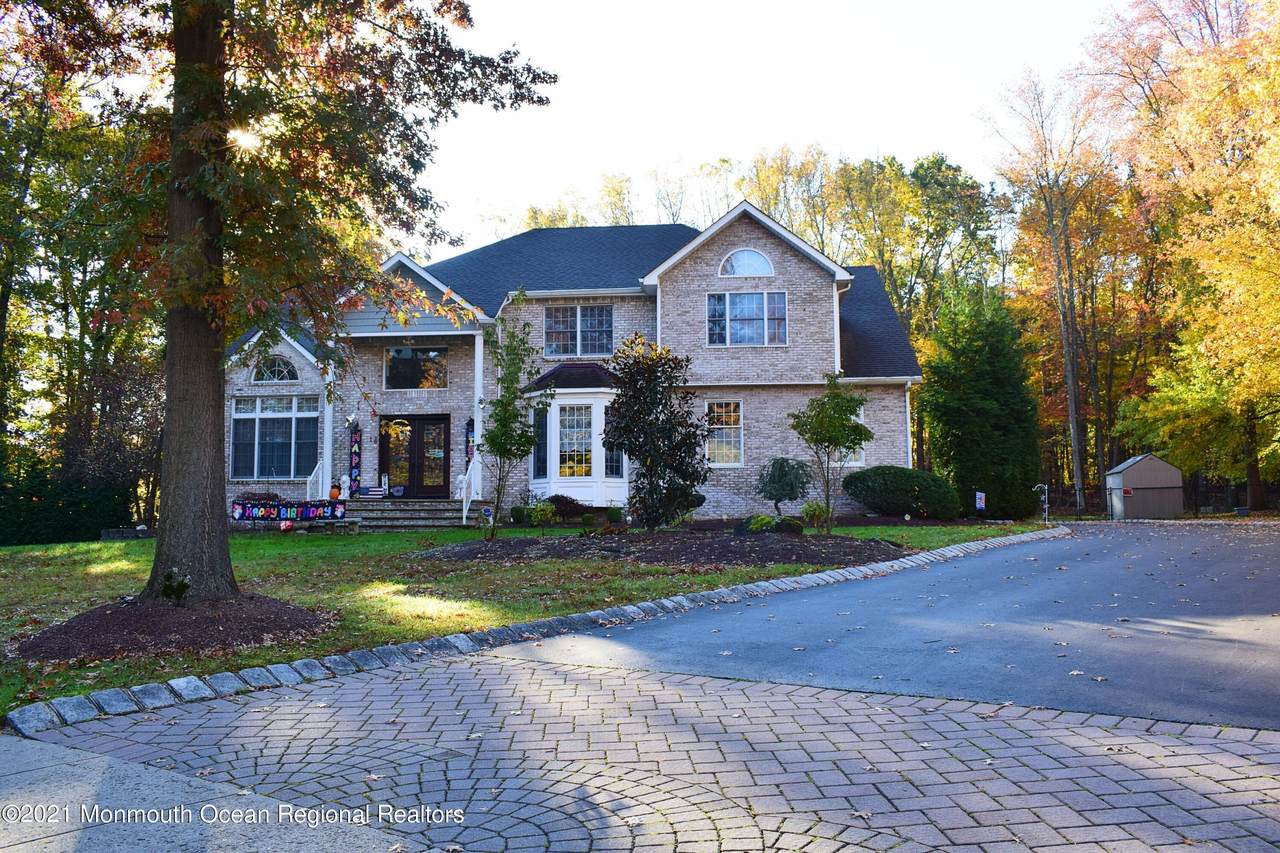 16 Roxbury Lane - Photo 1