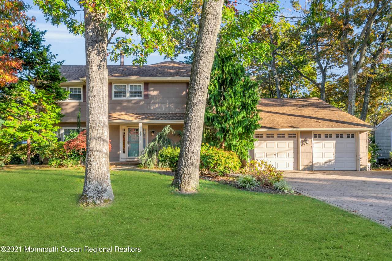 102 Oak Ridge Parkway - Photo 1