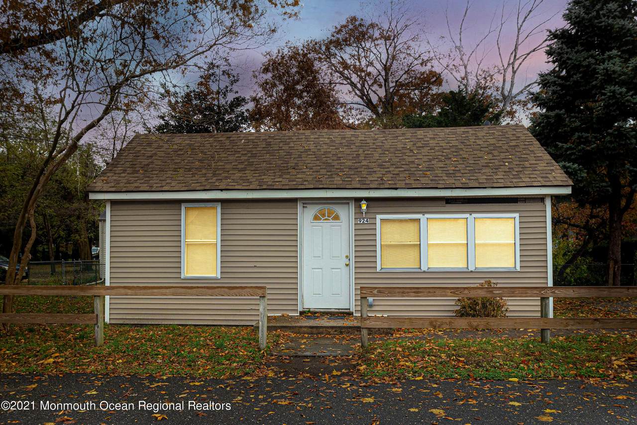 924 Gilbert Avenue - Photo 1