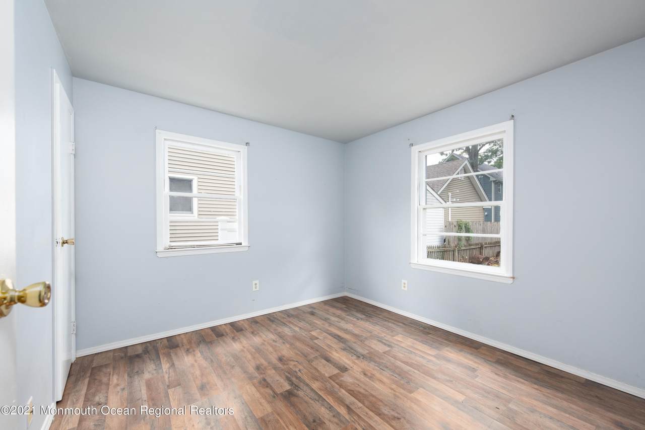 137 Cedarhurst Road - Photo 1