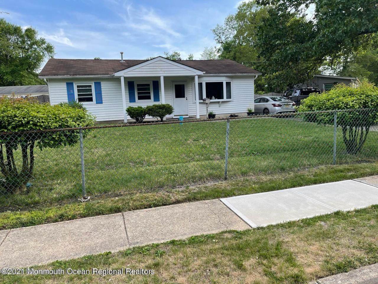 402 Chamberlain Street - Photo 1