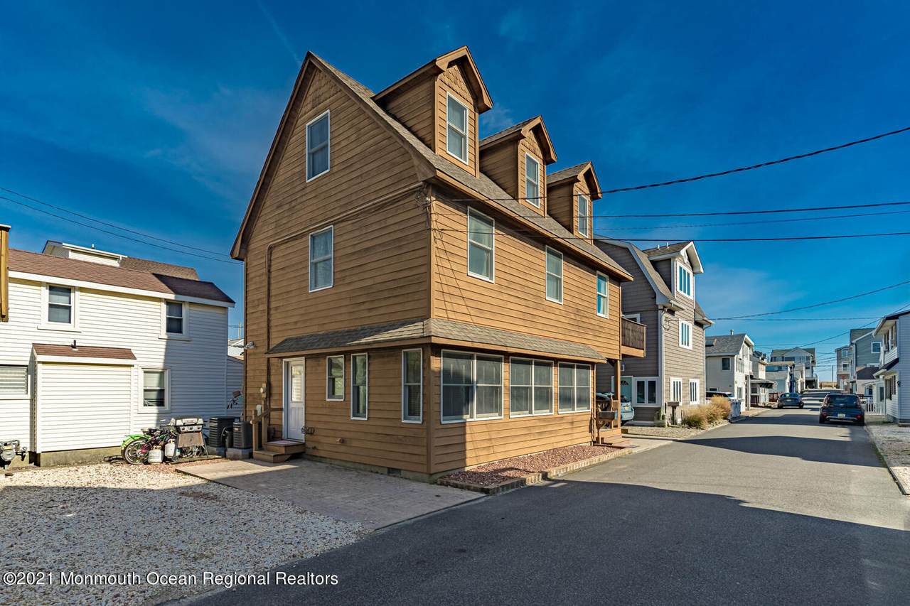 68 Pacific Way - Photo 1