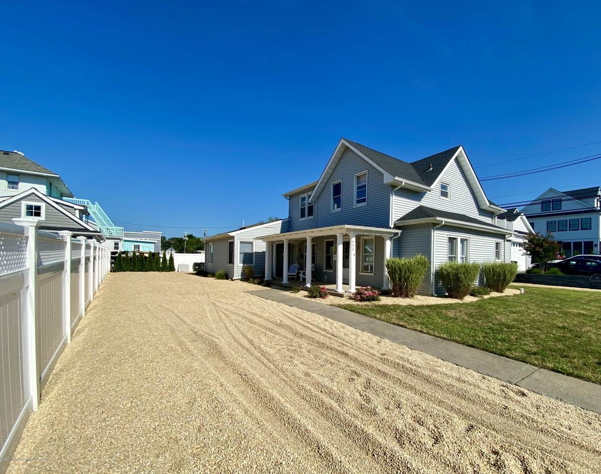 402 A Street - Photo 1