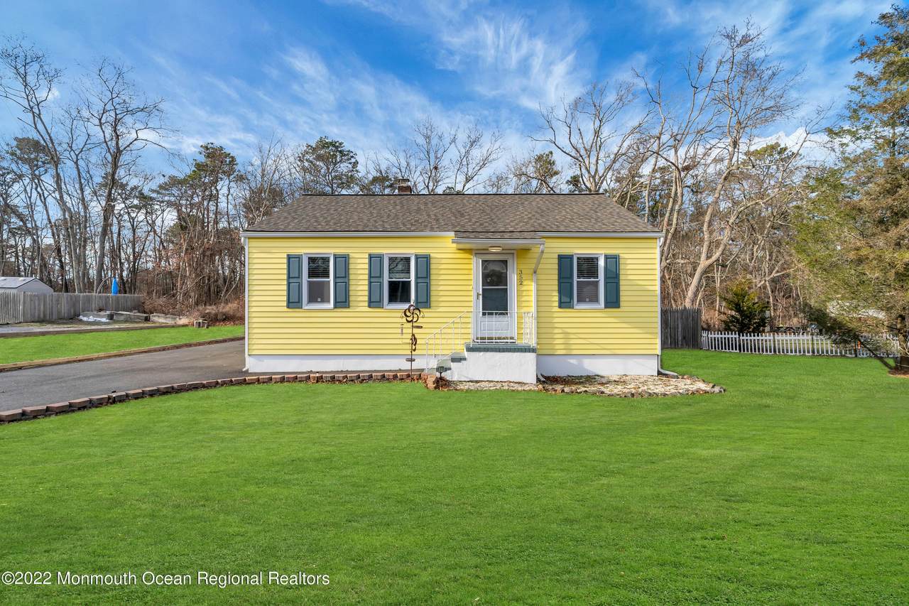 352 Leeward Avenue - Photo 1