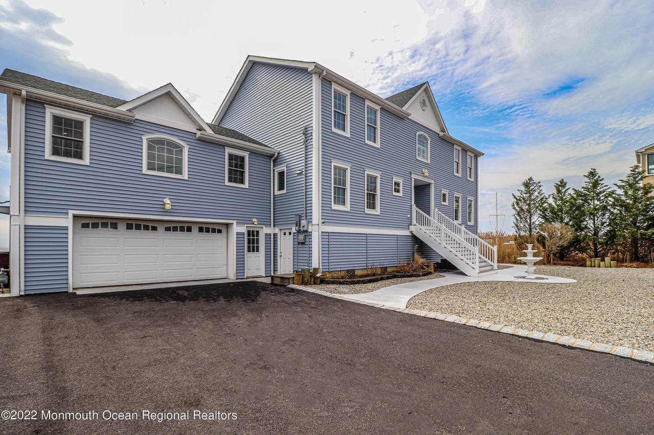 1095 Island Drive - Photo 1