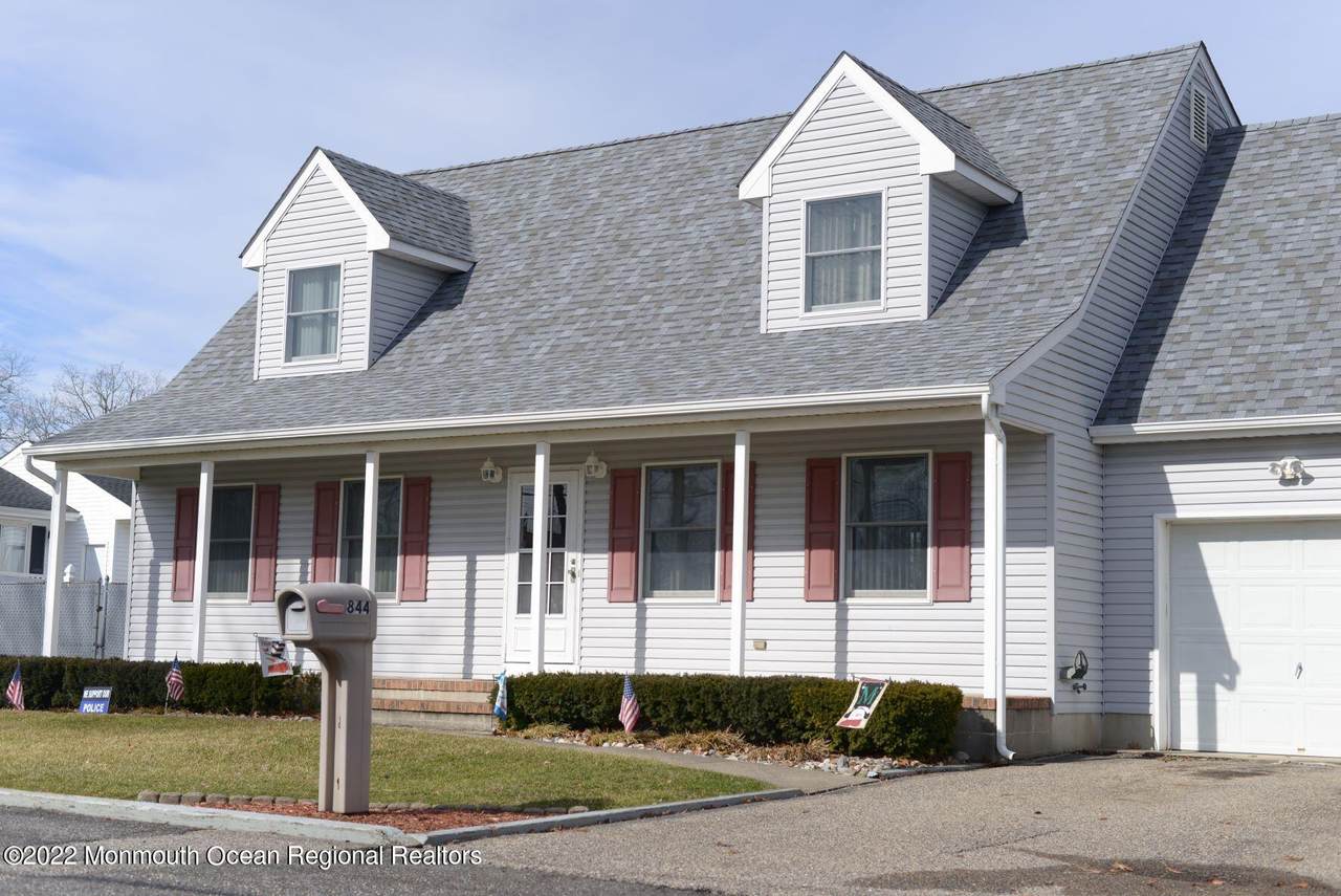 844 Windward Avenue - Photo 1