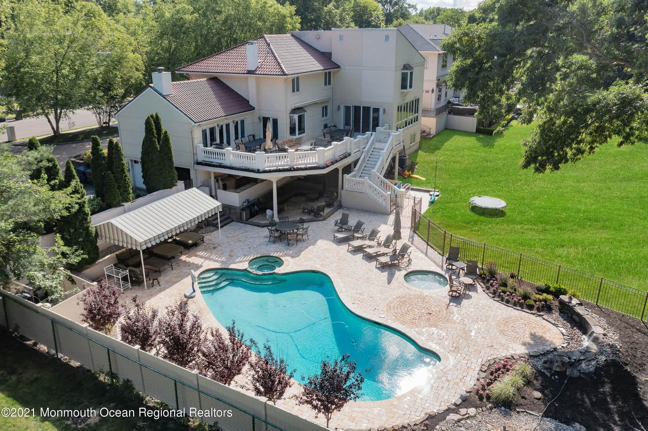 27 Shadow Lawn Drive - Photo 1