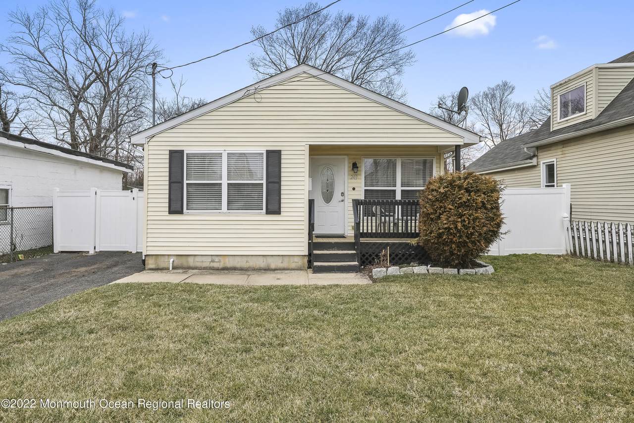 249 Myrtle Avenue - Photo 1