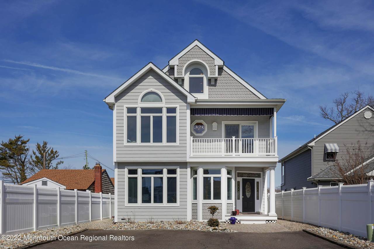 470 Princeton Avenue - Photo 1