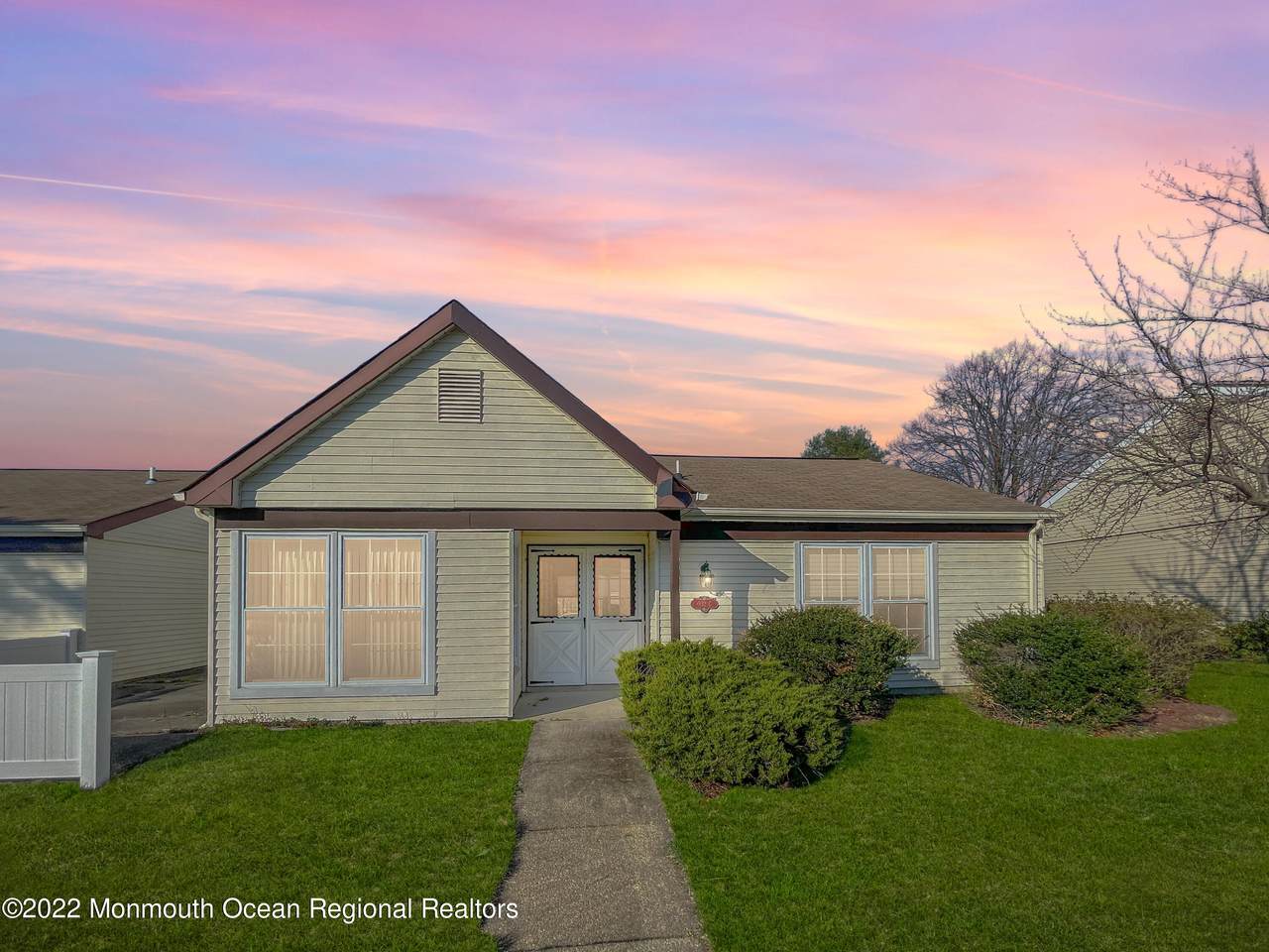 832 Westminster Court - Photo 1