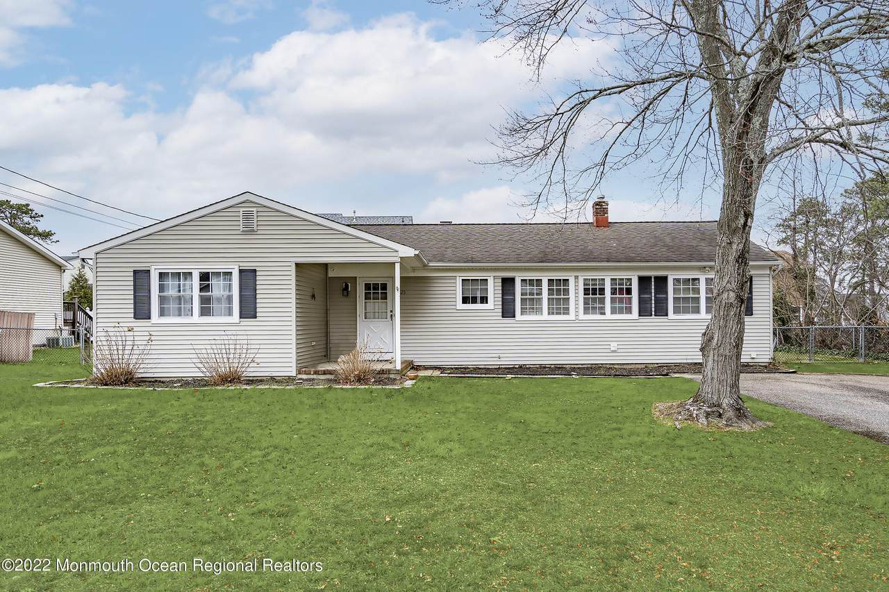 825 Wellington Avenue - Photo 1