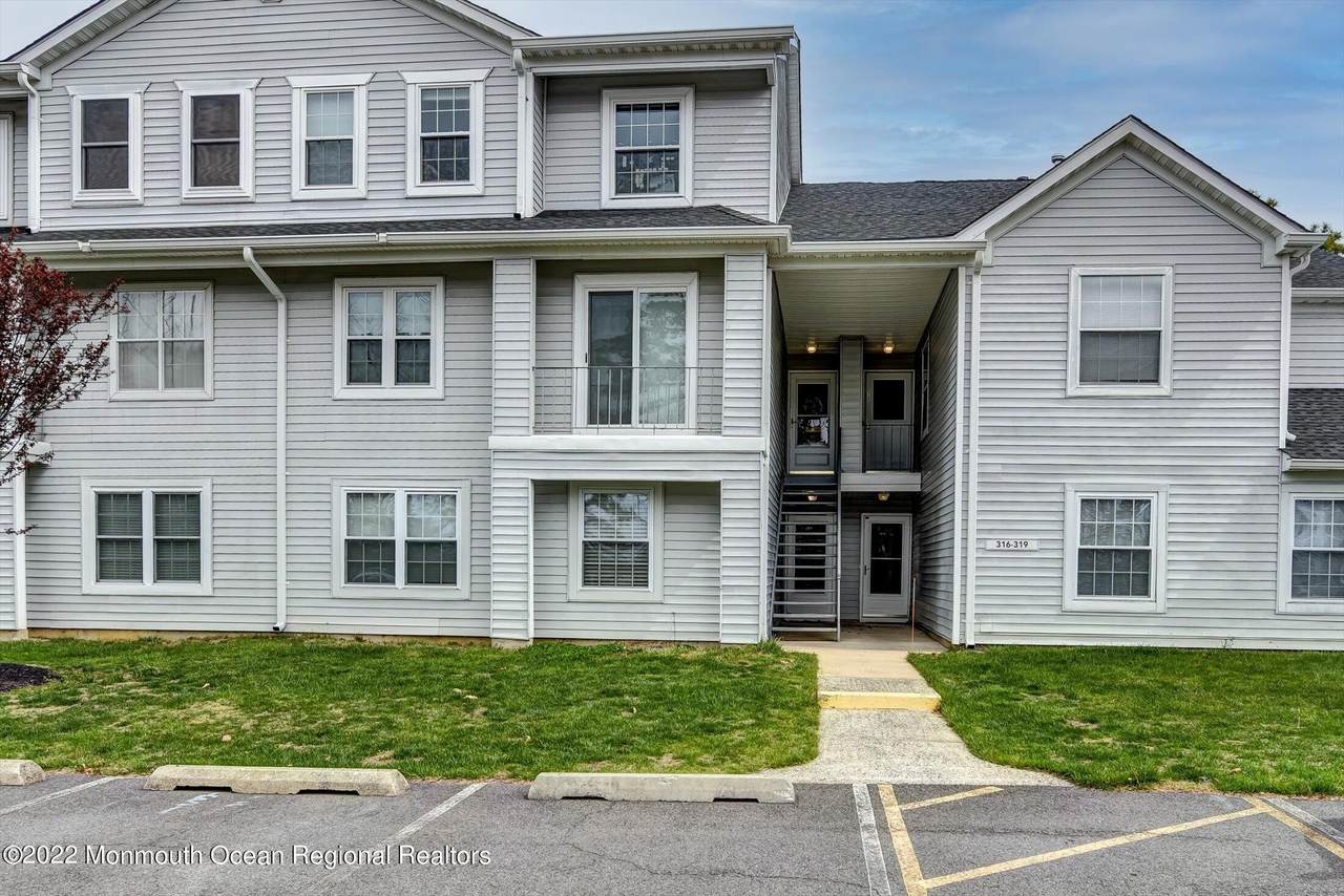 319 Waters Edge Drive - Photo 1