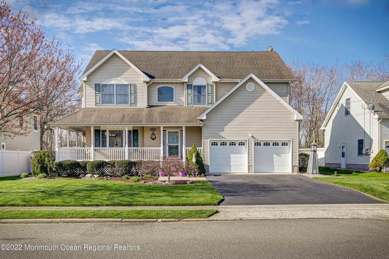 648 Campbell Avenue - Photo 1