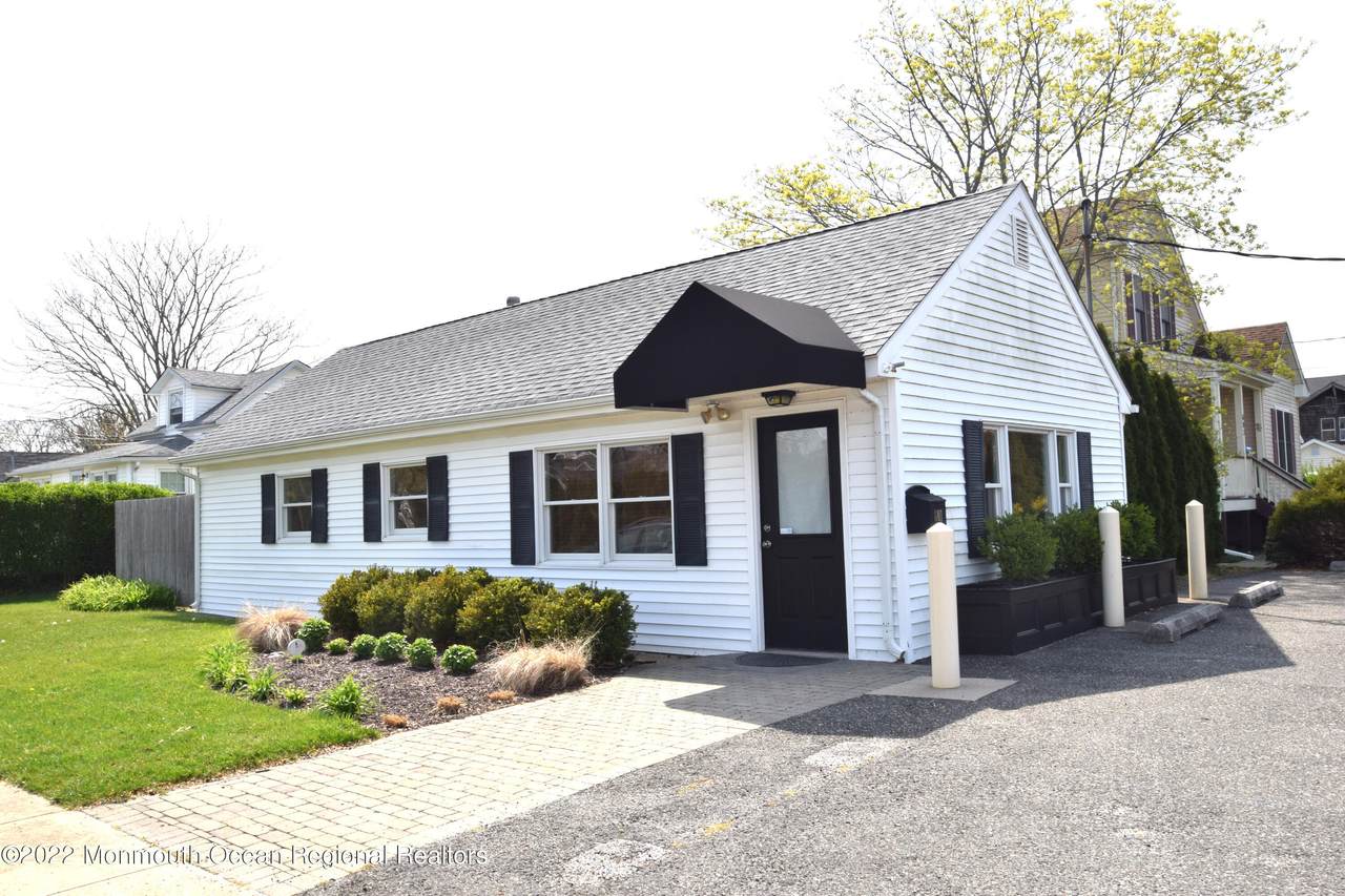 601 Warren Avenue - Photo 1