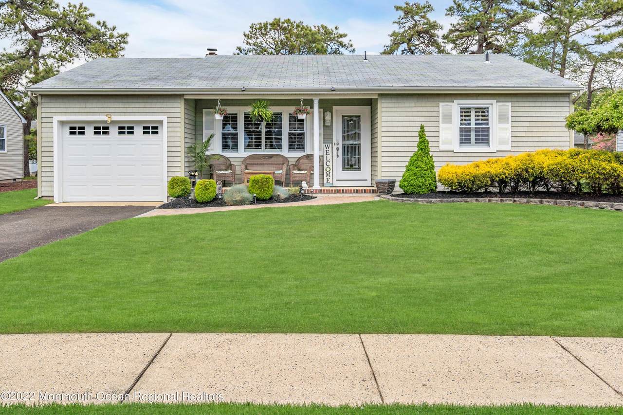 10 Crescent Drive - Photo 1
