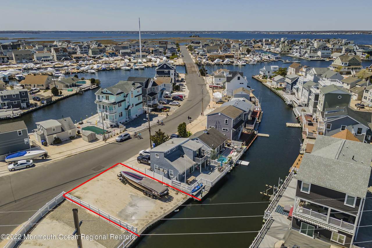 242 Strickland Boulevard - Photo 1