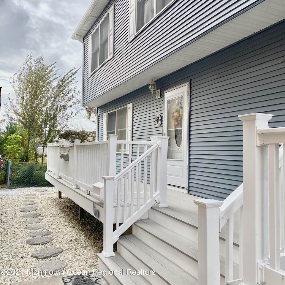 207 Hancock Avenue - Photo 1
