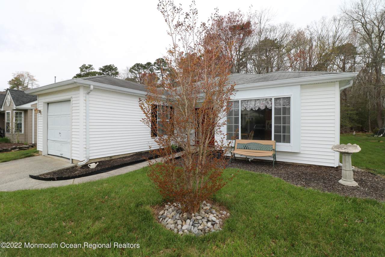 209 Danbury Drive - Photo 1