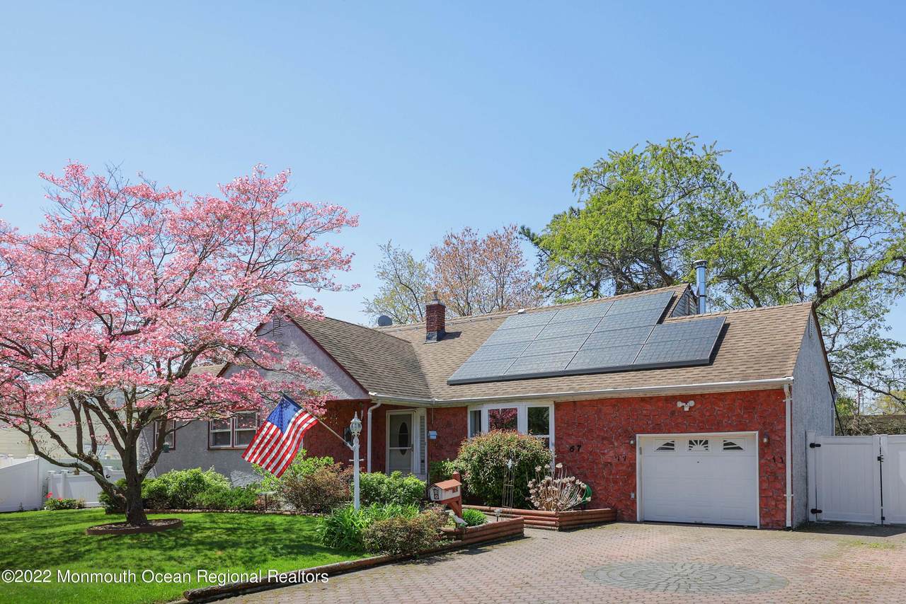 67 Easton Avenue - Photo 1