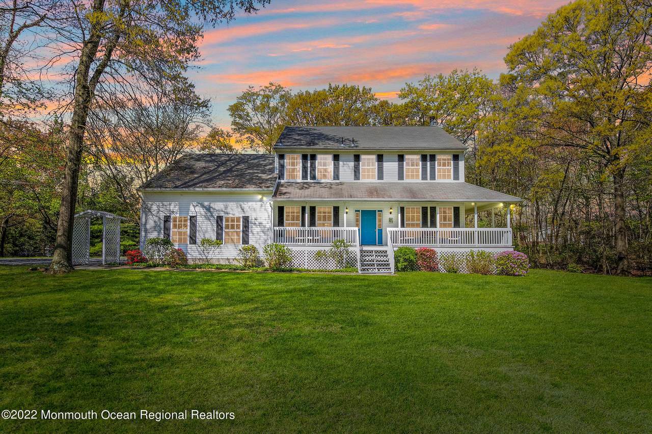 292 Middle Road - Photo 1