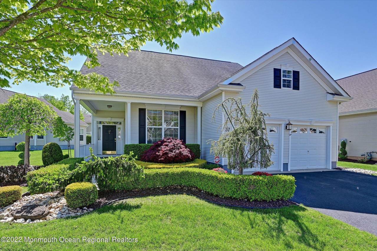 37 Silver Charm Road - Photo 1