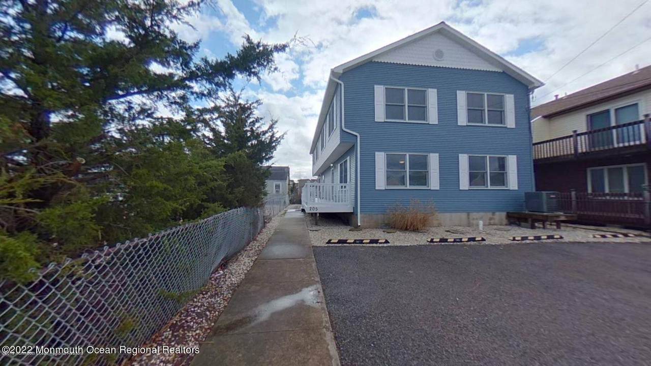 205 Hancock Avenue - Photo 1