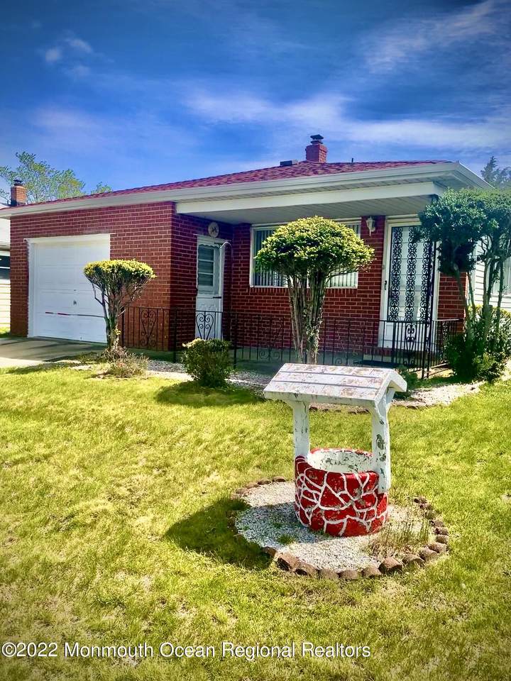 222 Port Royal Drive - Photo 1
