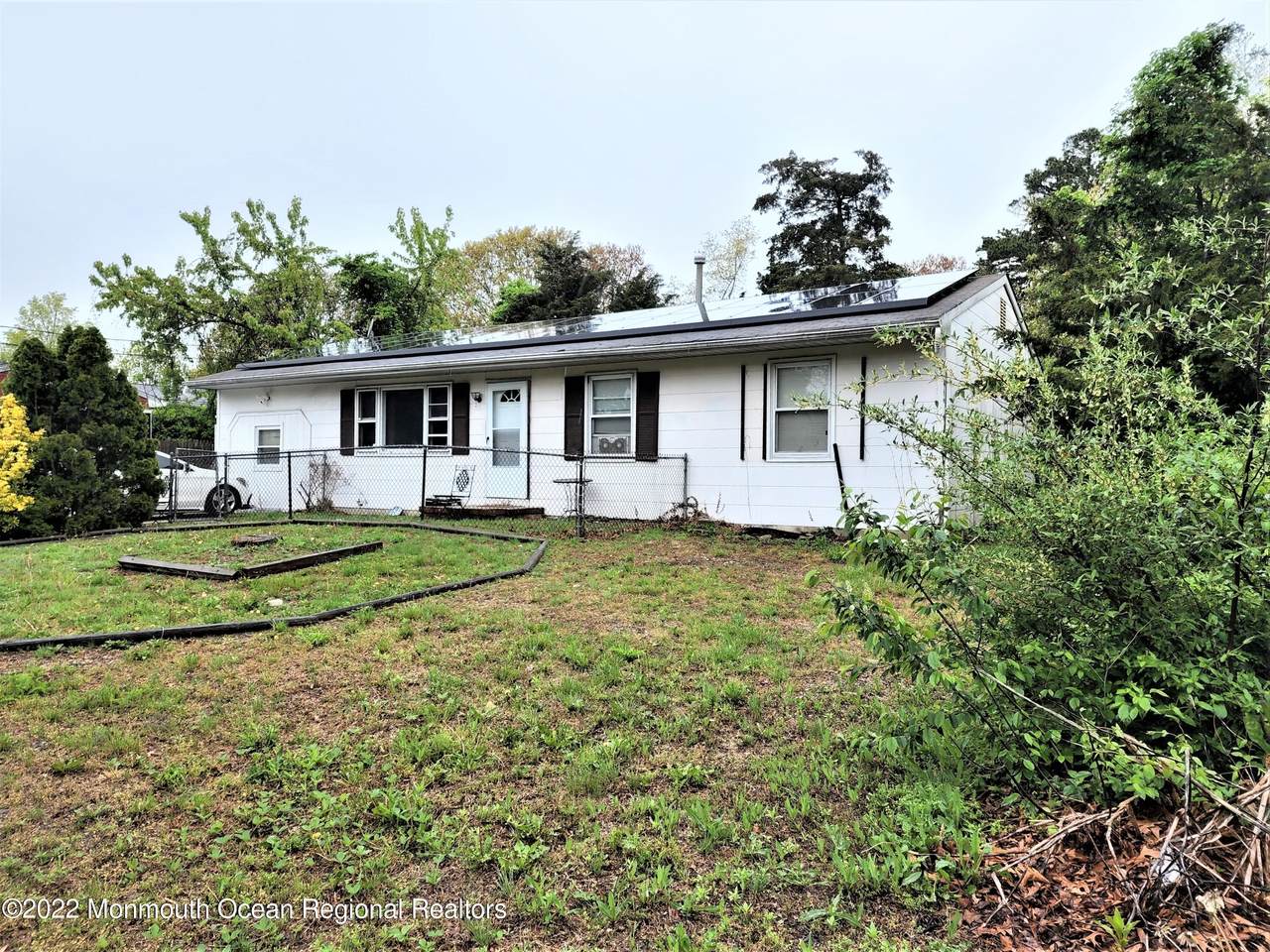 16 Laurel Boulevard - Photo 1