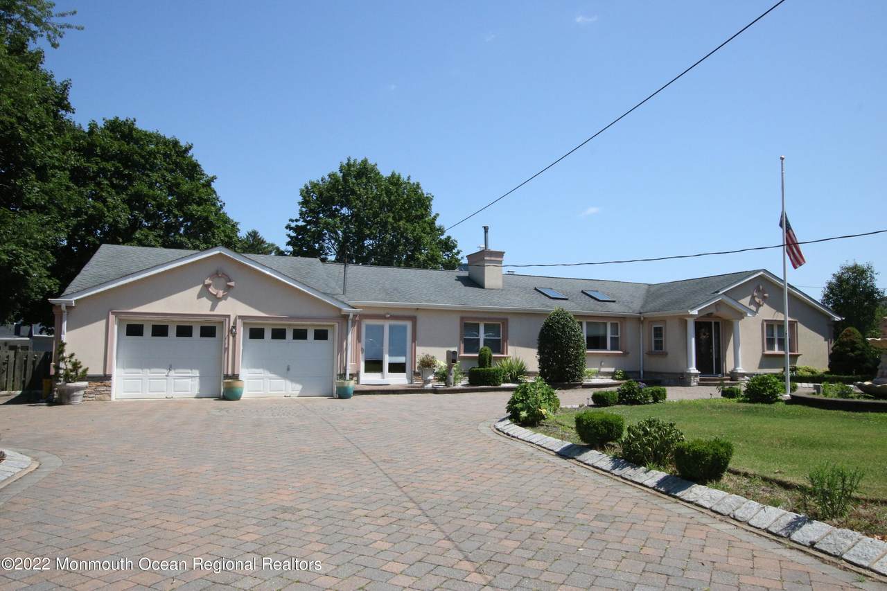 521 Cedar Avenue - Photo 1