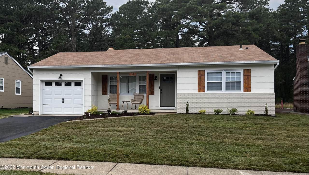 39 Zeeland Drive - Photo 1