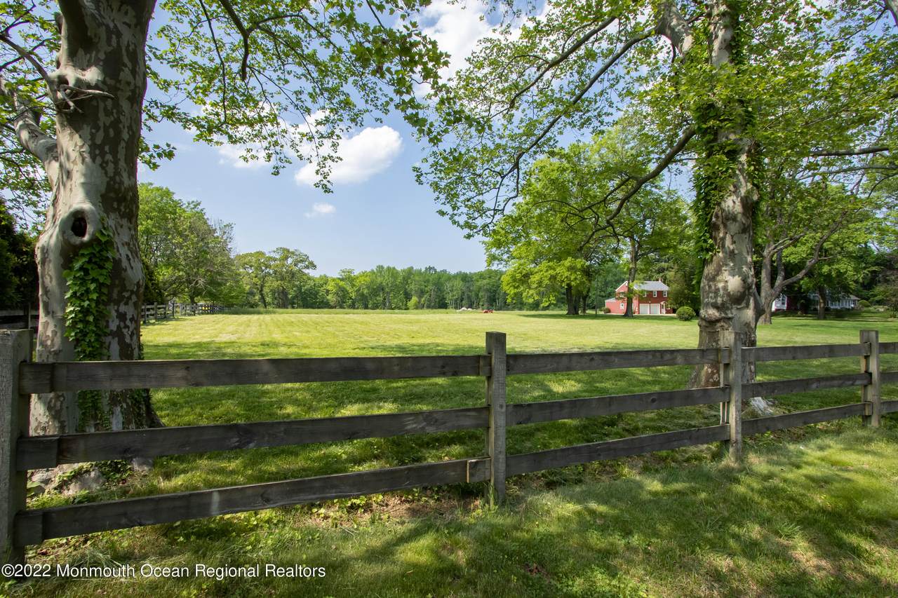 451 Kings Highway - Photo 1
