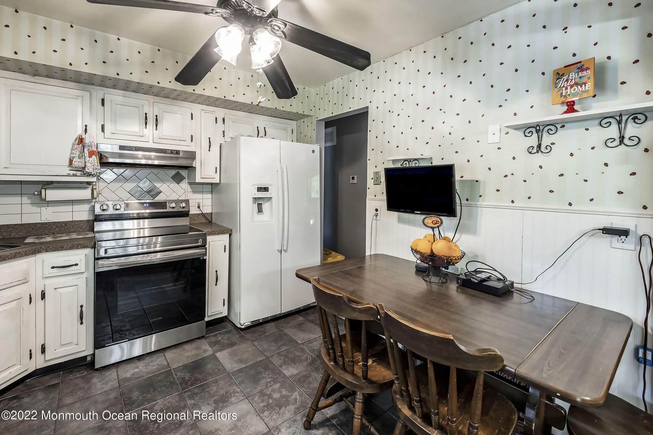 404 Chandler Road - Photo 1
