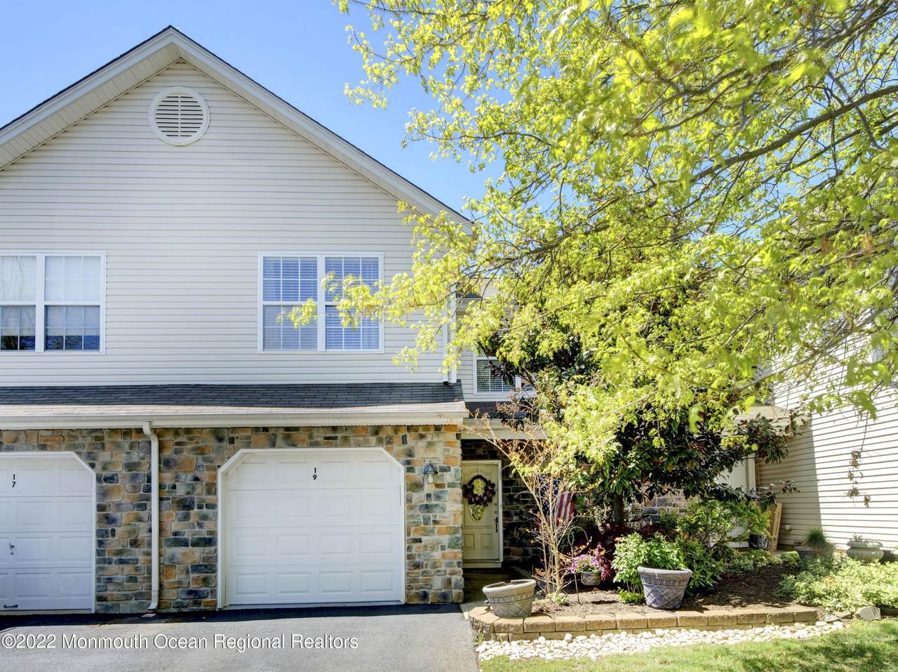 19 Saratoga Court - Photo 1