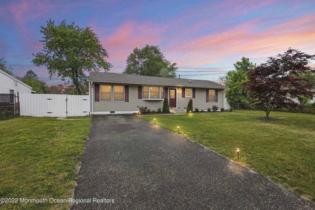 221 Elmwood Drive - Photo 1