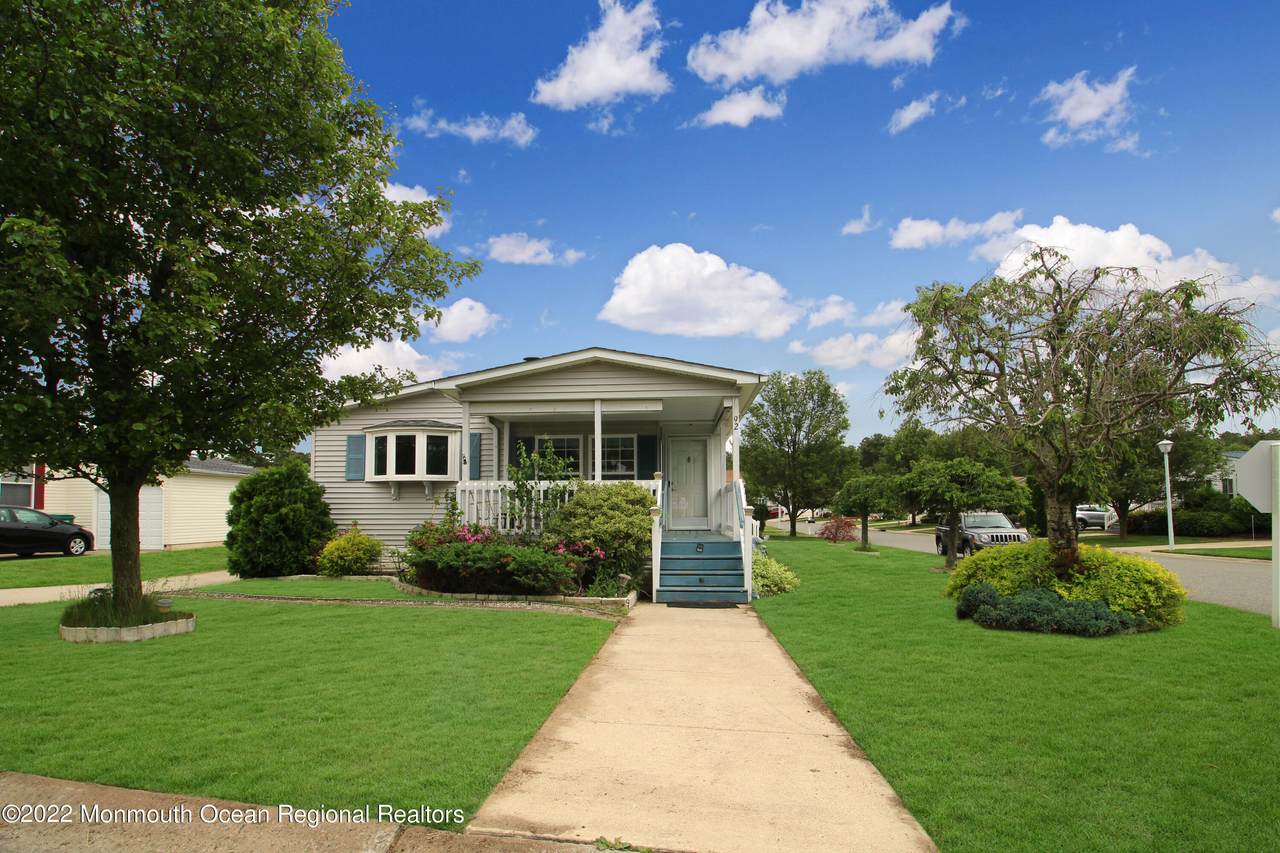 92 Pine Ridge Boulevard - Photo 1